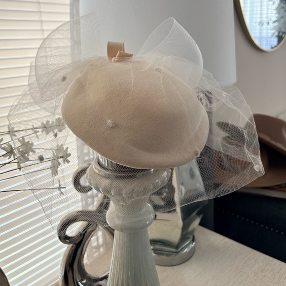 betmar Accessories - VTG Betmar Ivory Wool Fascinator Mesh Veil Hat